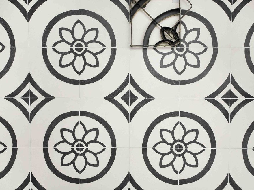 AFRODITE ivory white - American black