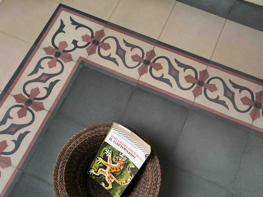 ROMATICO ZOOM grigio antico - rosso antico - nero America